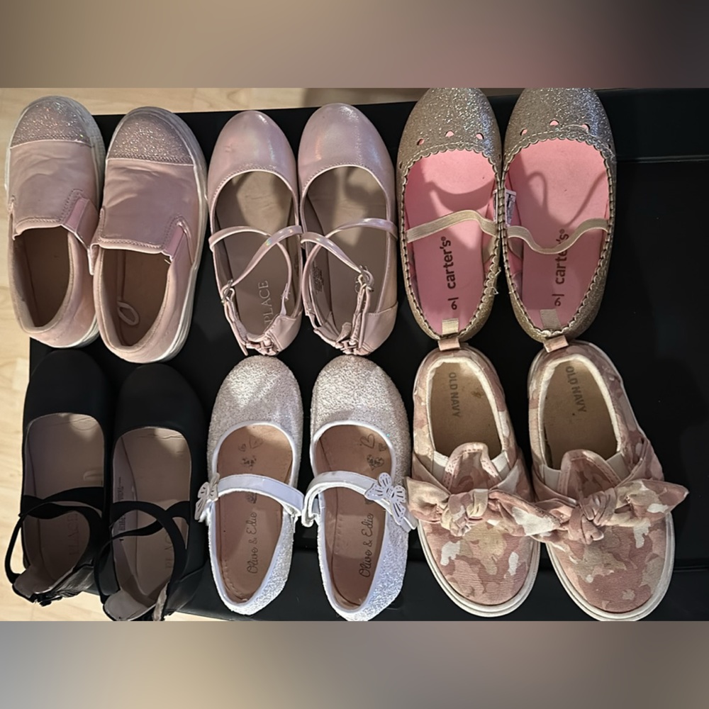 Toddler shoes 5$ a pair